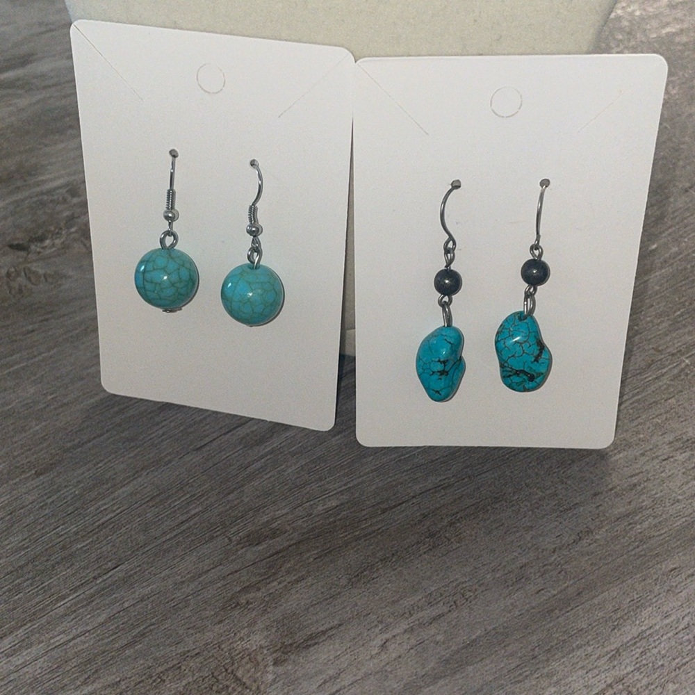 Set of 2 acrylic turquoise dangle earrings